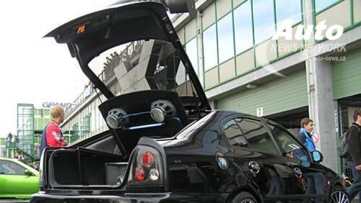 RENOCAR TUNING PODZIM 2004