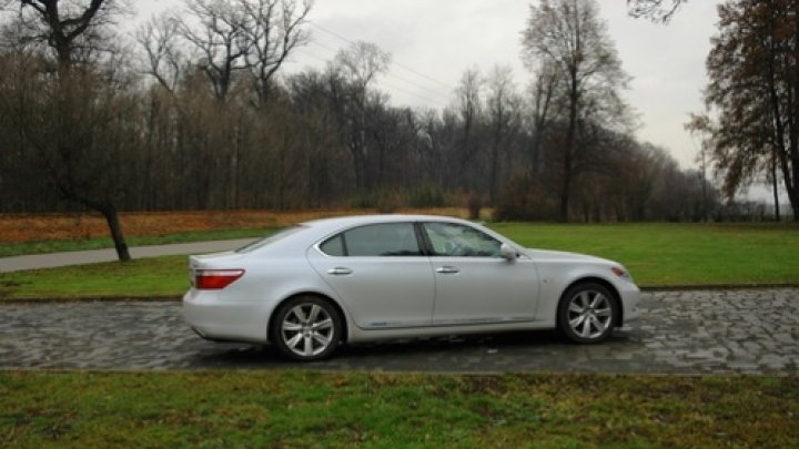 LS 600h