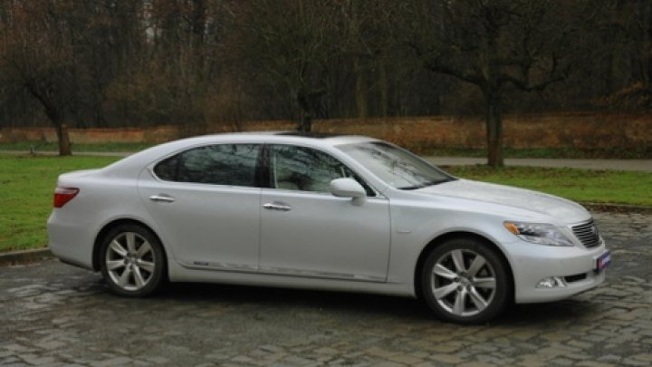 LS 600h