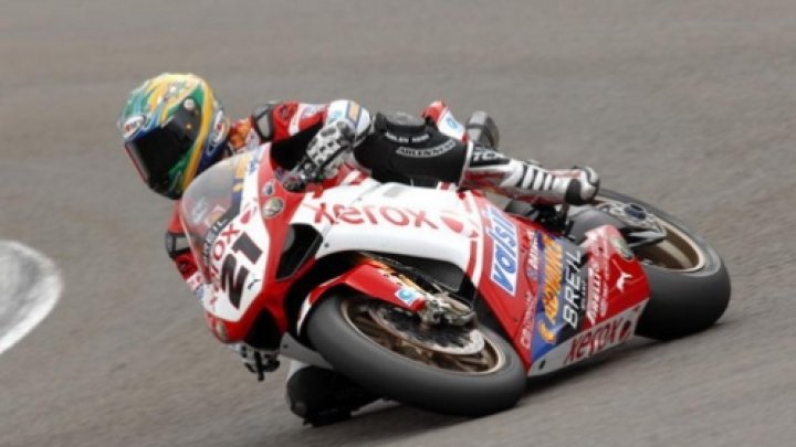 Superbiky v Německu ovládl Haga