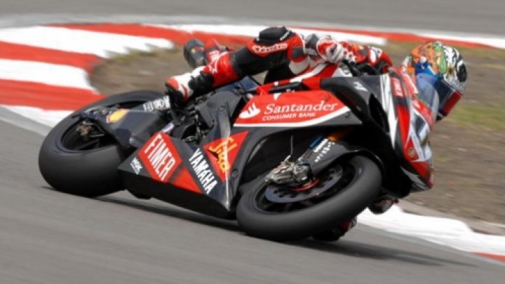 Superbiky v Německu ovládl Haga