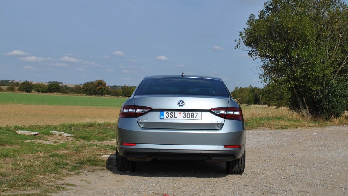 Škoda Superb (2015) 2.0 TDI 4x4 DSG
