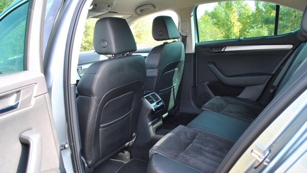 Škoda Superb (2015) 2.0 TDI 4x4 DSG