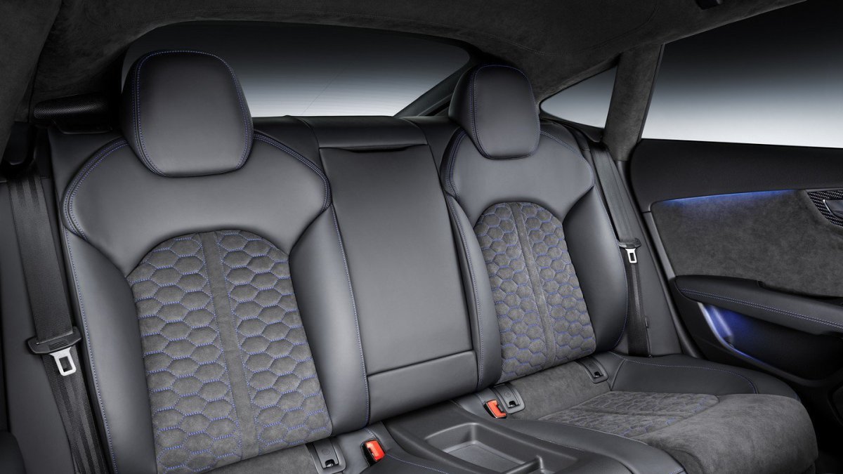 Vzadu jsou pouze dvě místa k sezení, Audi RS7 Sportback performance.