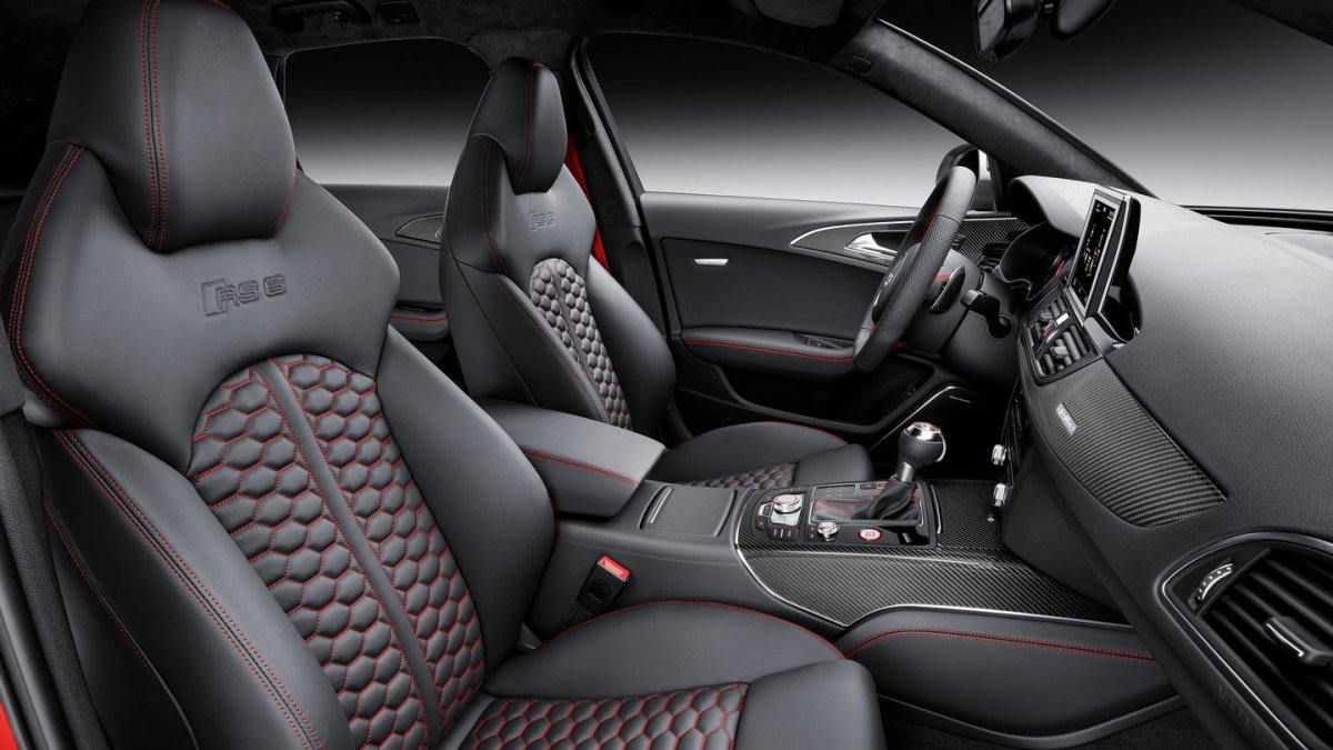 Přední sedadla podrží výborně v zatáčkách, Audi RS6 Avant performance.