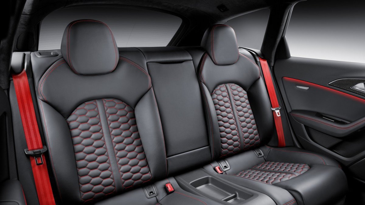 Sportovní kombi je pouze čtyřmístné, Audi RS6 Avant performance.