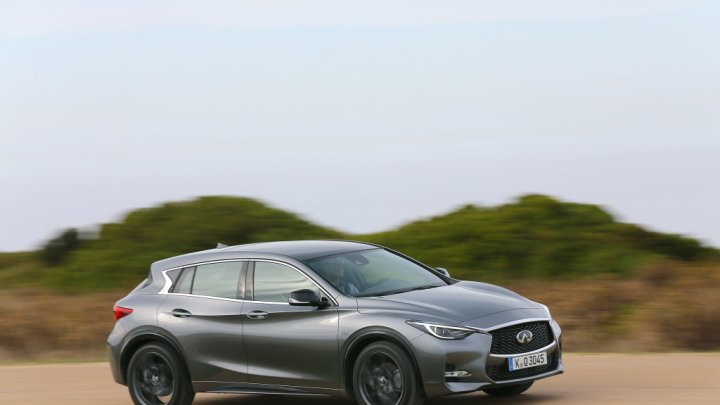 Infiniti Q30