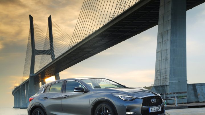 Infiniti Q30