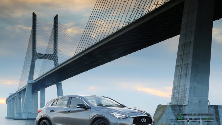 Infiniti Q30