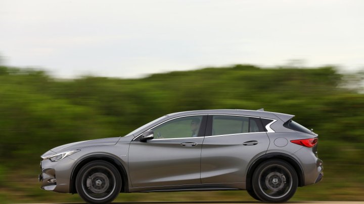 Infiniti Q30
