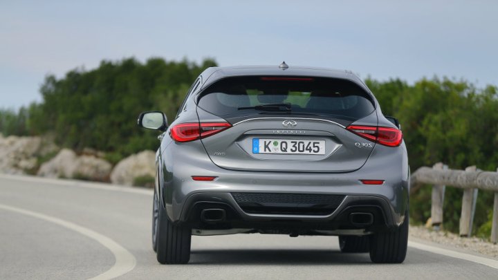 Infiniti Q30
