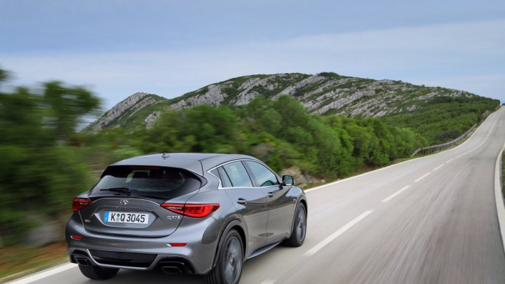 Infiniti Q30