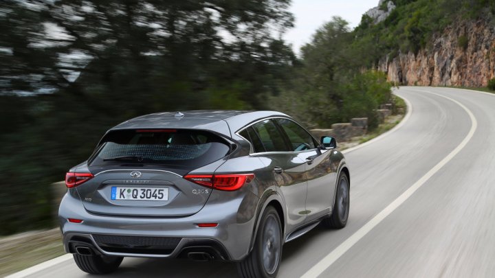 Infiniti Q30