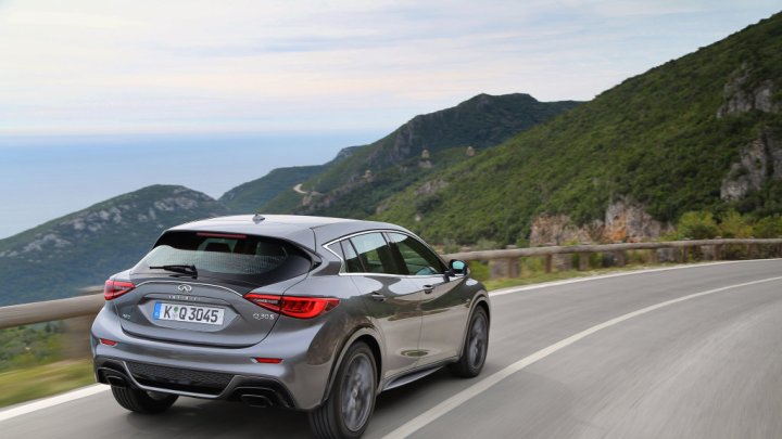 Infiniti Q30
