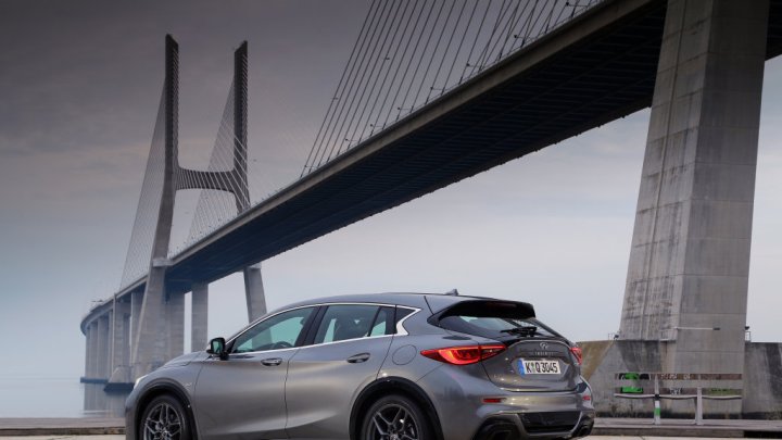 Infiniti Q30