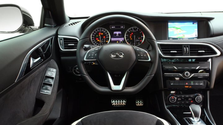 Infiniti Q30