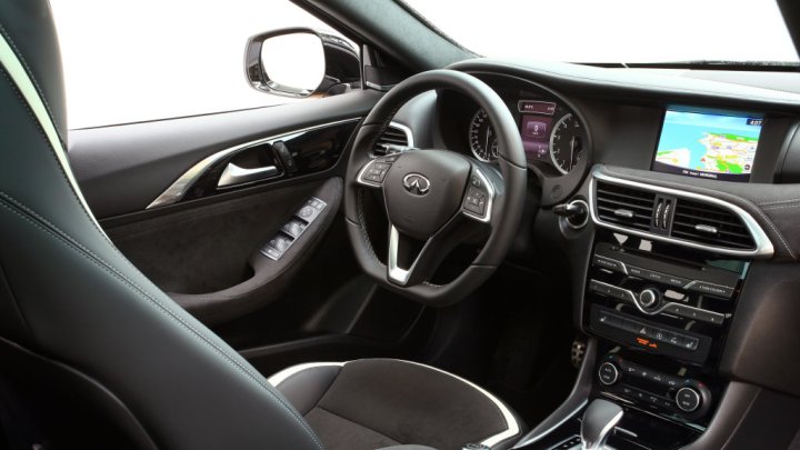 Infiniti Q30