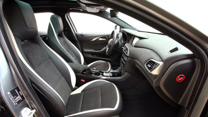 Infiniti Q30