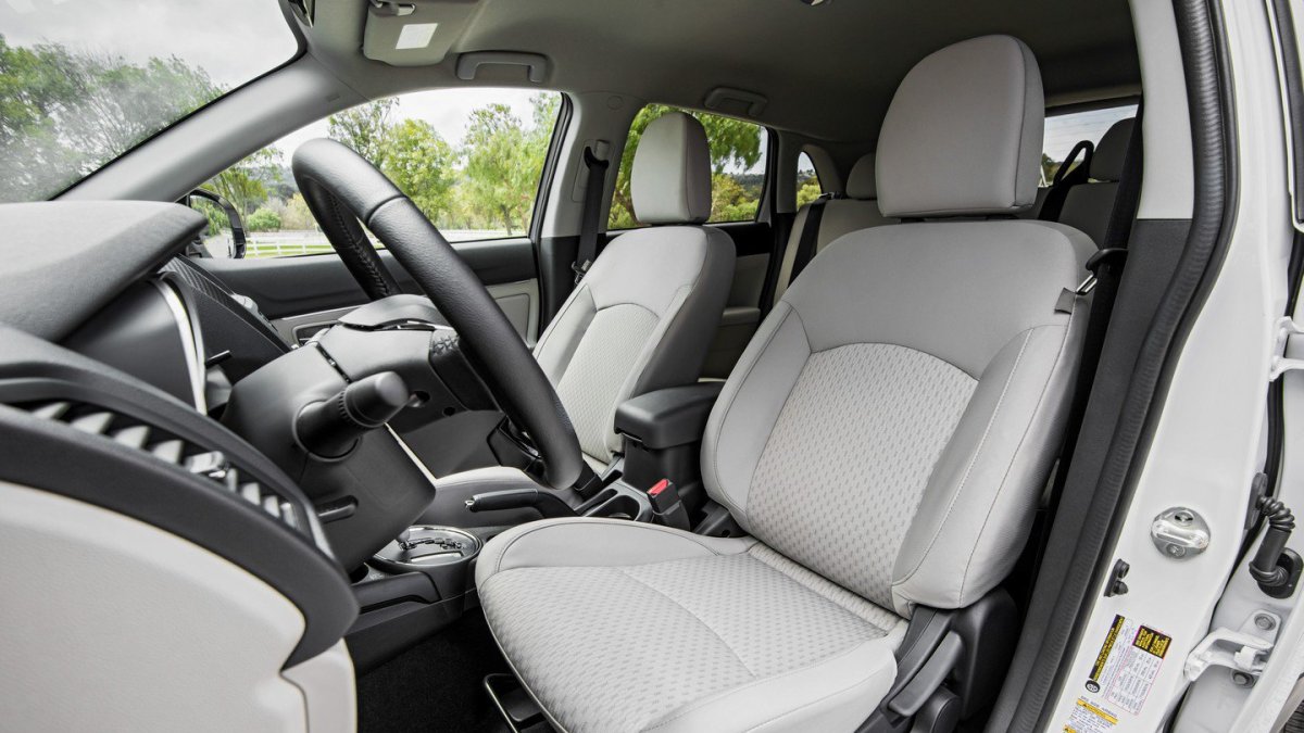Sedačky mají kvalitnější čalounění, Mitsubishi Outlander Sport.