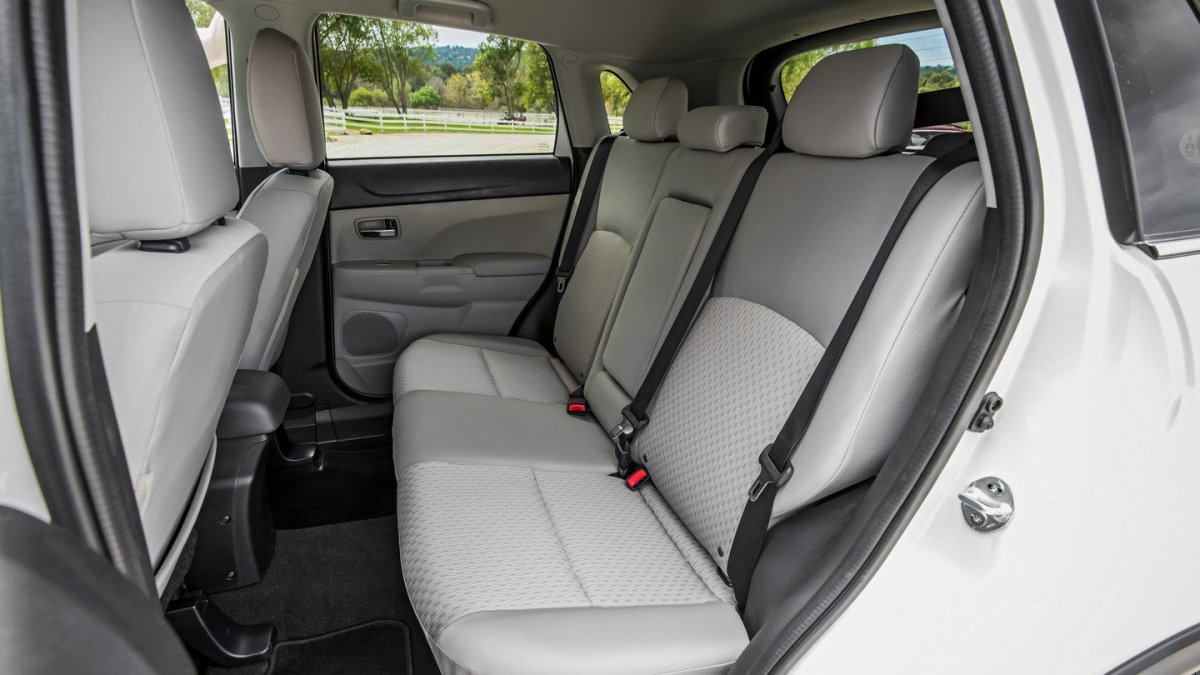 Sedačky mají kvalitnější čalounění, Mitsubishi Outlander Sport.