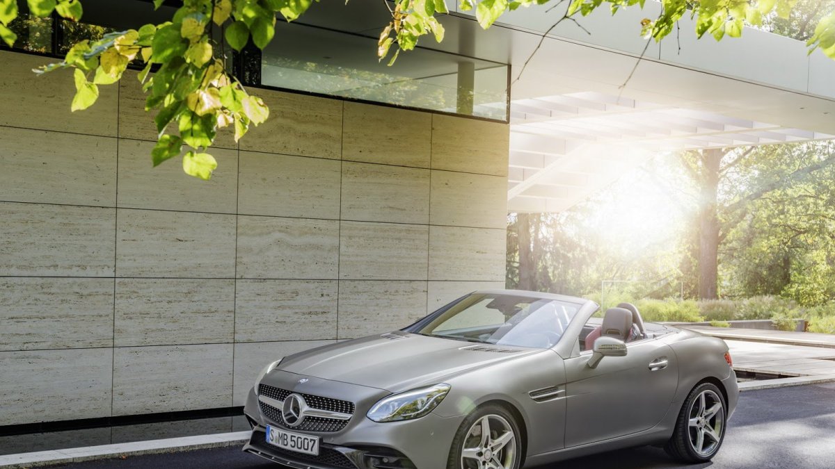 Vpředu mohou být full-LED světla, Mercedes-Benz SLC.