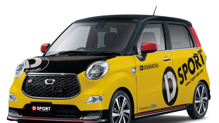 Pod pestrobarevnou karosérií je sportovní podvozek a laděný výfuk, Daihatsu Cast Sport D-Sport.