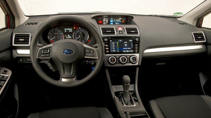 Subaru Impreza prodělalo lehkou modernizaci, nabídne karosérií hatchback i sedan.