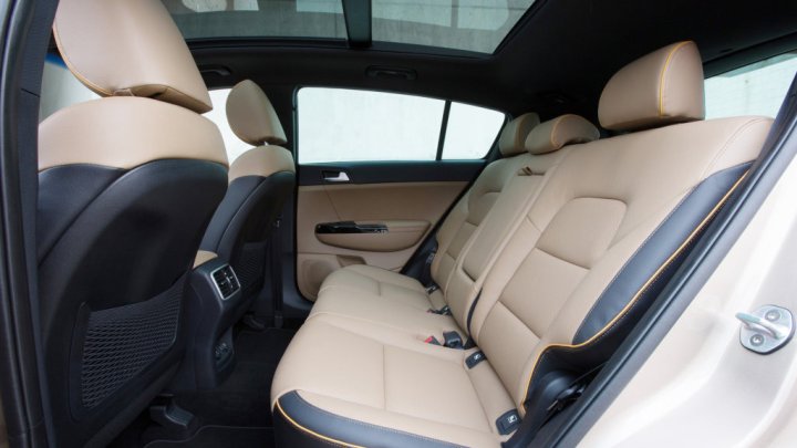 Čtvrtá Kia Sportage vstupuje na český trh s cenami od 460 tisíc.
