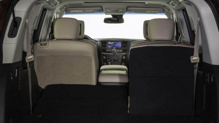 Nissan Armada je ve druhé generaci o něco delší, komfortnější i schopnější.