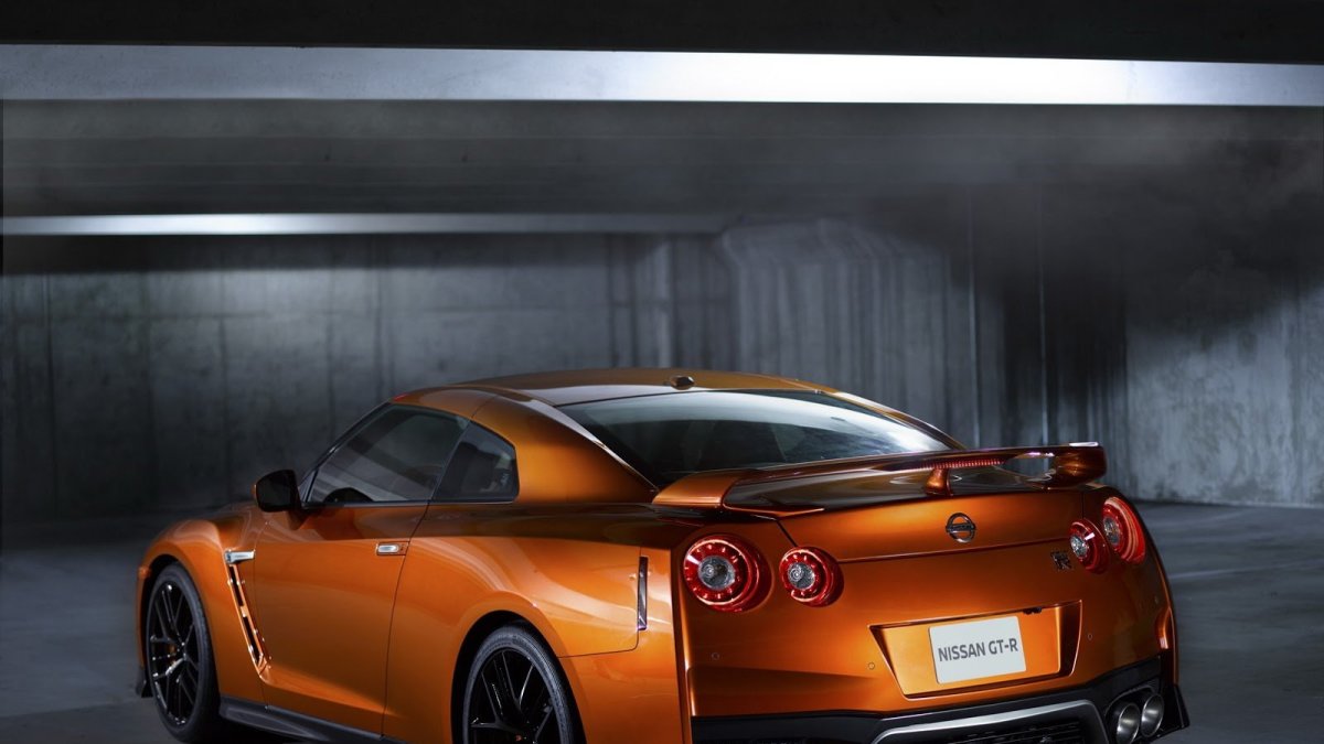 Nissan GT-R má po modernizaci modernější vzhled, kvalitnější interiér a vyšší výkon.