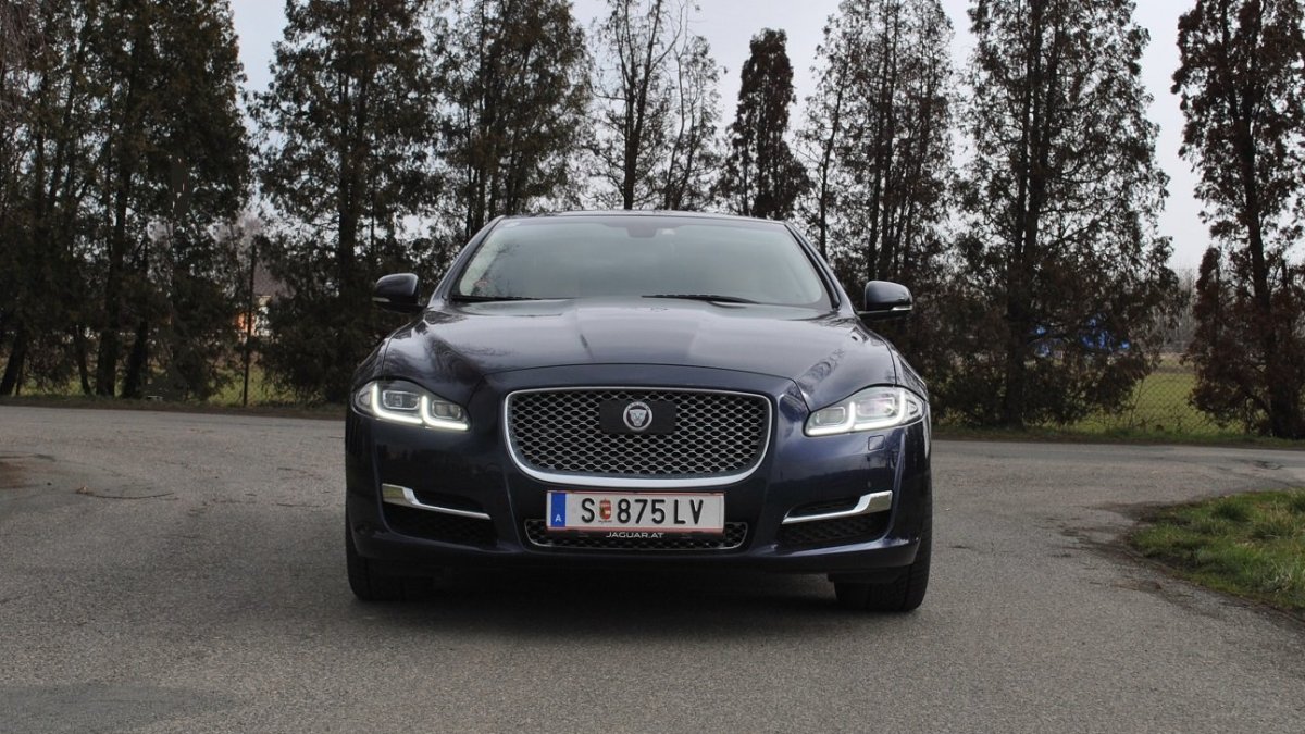 Jaguar XJ 3.0 Diesel SWB Portfolio (2016)