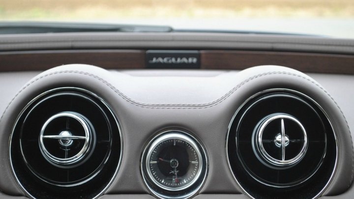 Jaguar XJ 3.0 Diesel SWB Portfolio (2016)