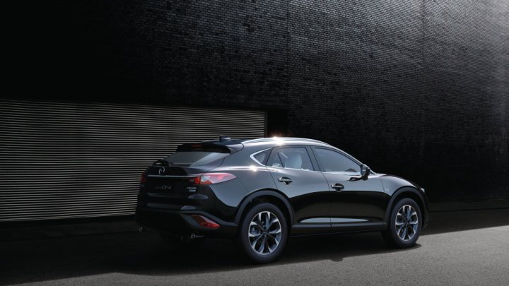 Mazda CX-4 zahajuje vlnu kříženců SUV a kupé také v japonském provedení.