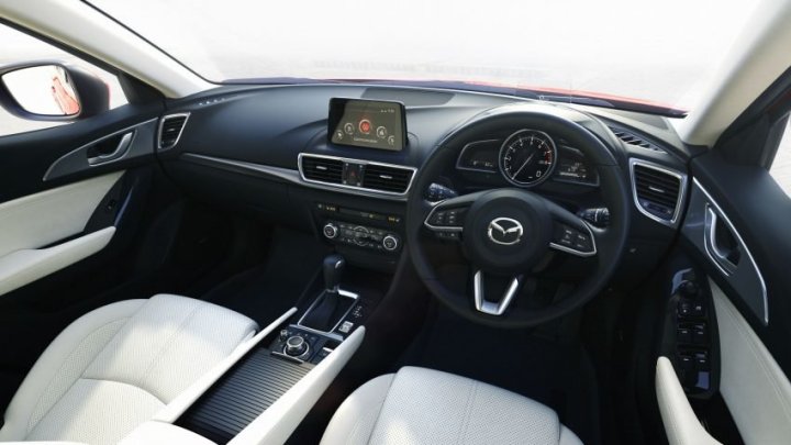 Mazda Axela prošla decentní modernizací, do prodeje jde již dnes.