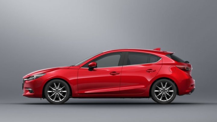 Mazda Axela prošla decentní modernizací, do prodeje jde již dnes.