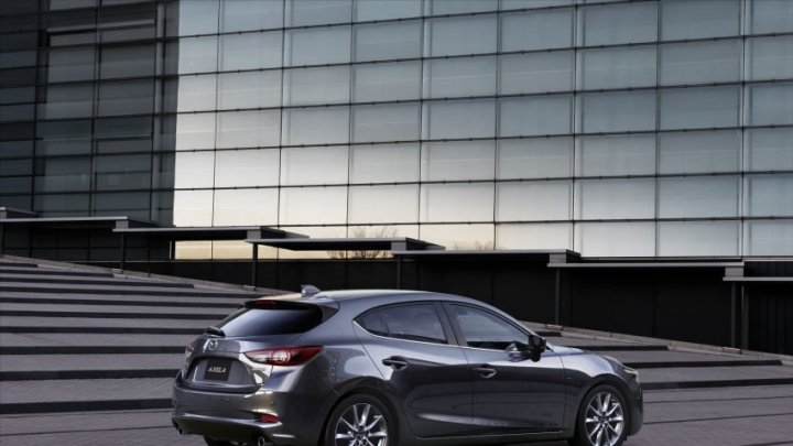 Mazda Axela prošla decentní modernizací, do prodeje jde již dnes.
