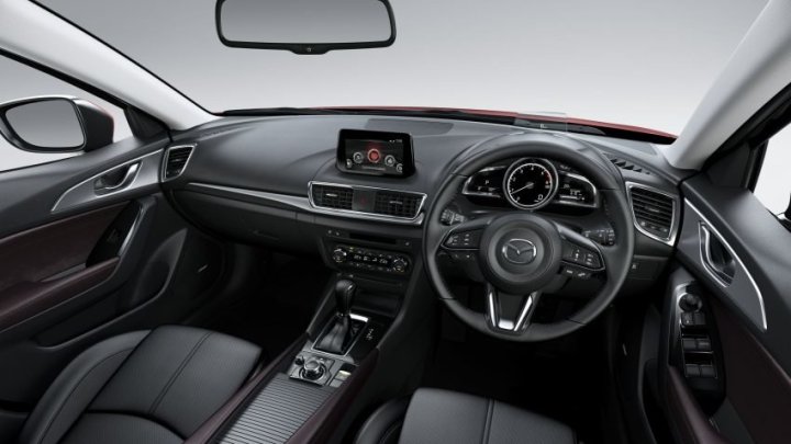Mazda Axela prošla decentní modernizací, do prodeje jde již dnes.