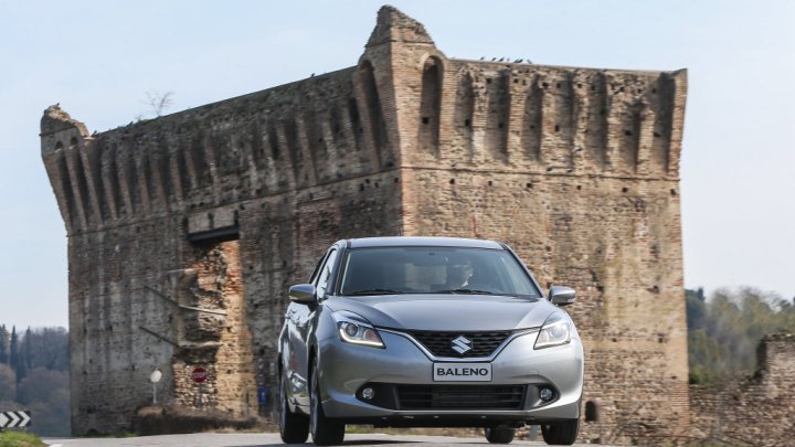 Suzuki Baleno SHVS má v útrobách mild-hybridní technologii.