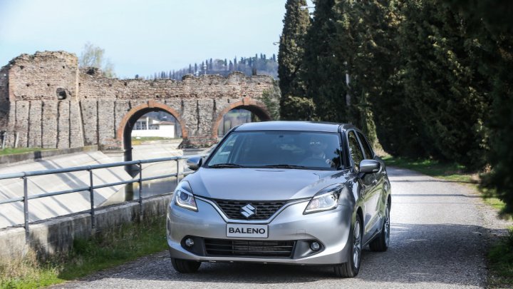 Suzuki Baleno SHVS má v útrobách mild-hybridní technologii.