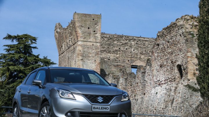 Suzuki Baleno SHVS má v útrobách mild-hybridní technologii.