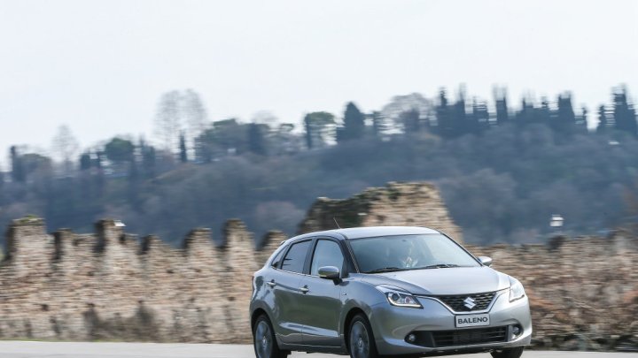 Suzuki Baleno SHVS má v útrobách mild-hybridní technologii.