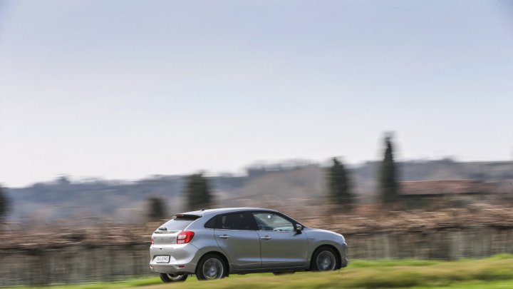Suzuki Baleno SHVS má v útrobách mild-hybridní technologii.