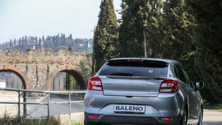 Suzuki Baleno SHVS má v útrobách mild-hybridní technologii.
