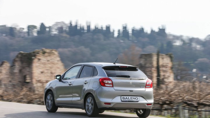 Suzuki Baleno SHVS má v útrobách mild-hybridní technologii.
