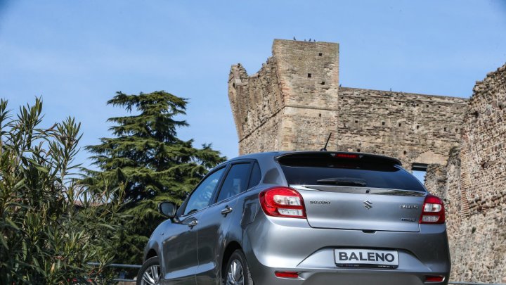 Suzuki Baleno SHVS má v útrobách mild-hybridní technologii.