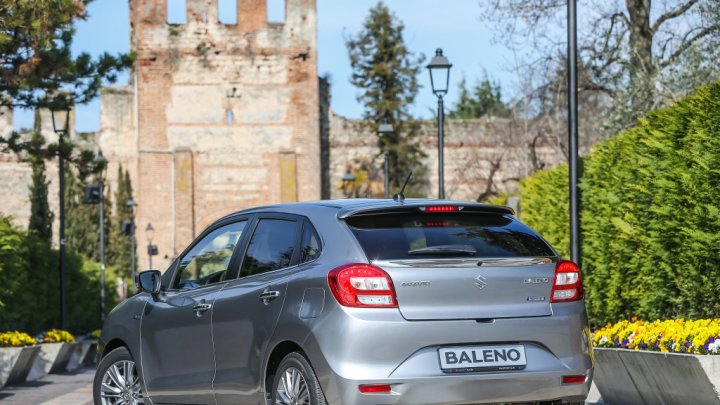 Suzuki Baleno SHVS má v útrobách mild-hybridní technologii.