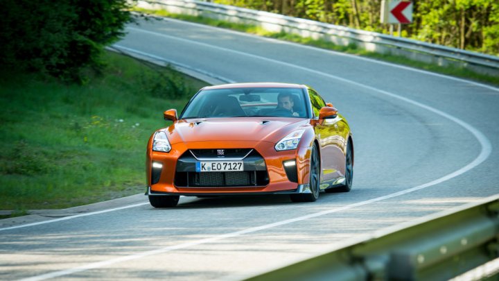 Omlazený Nissan GT-R přichází k českým prodejcům.