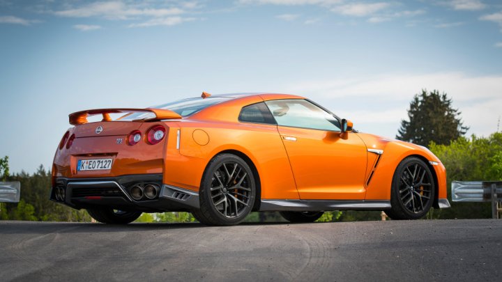 Omlazený Nissan GT-R přichází k českým prodejcům.