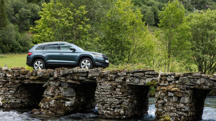 Škoda Kodiaq se představuje oficiálně, má pět motorů i několik unikátních prvků.