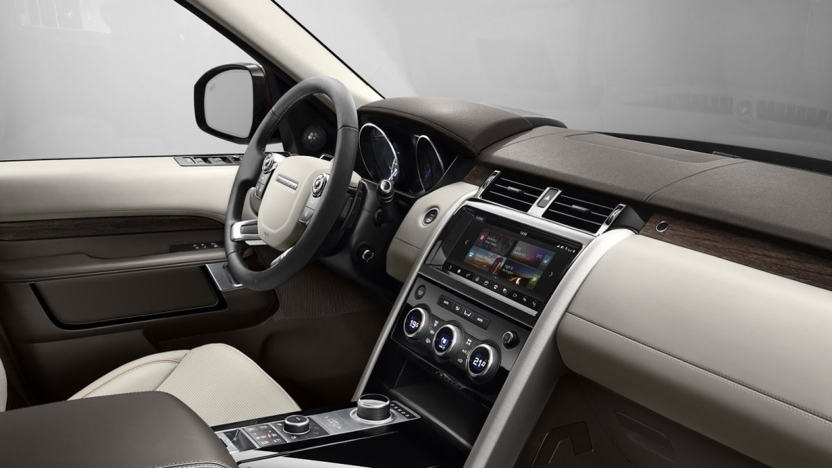 Land Rover Discovery přichází v páté generaci, která větší než doposud.